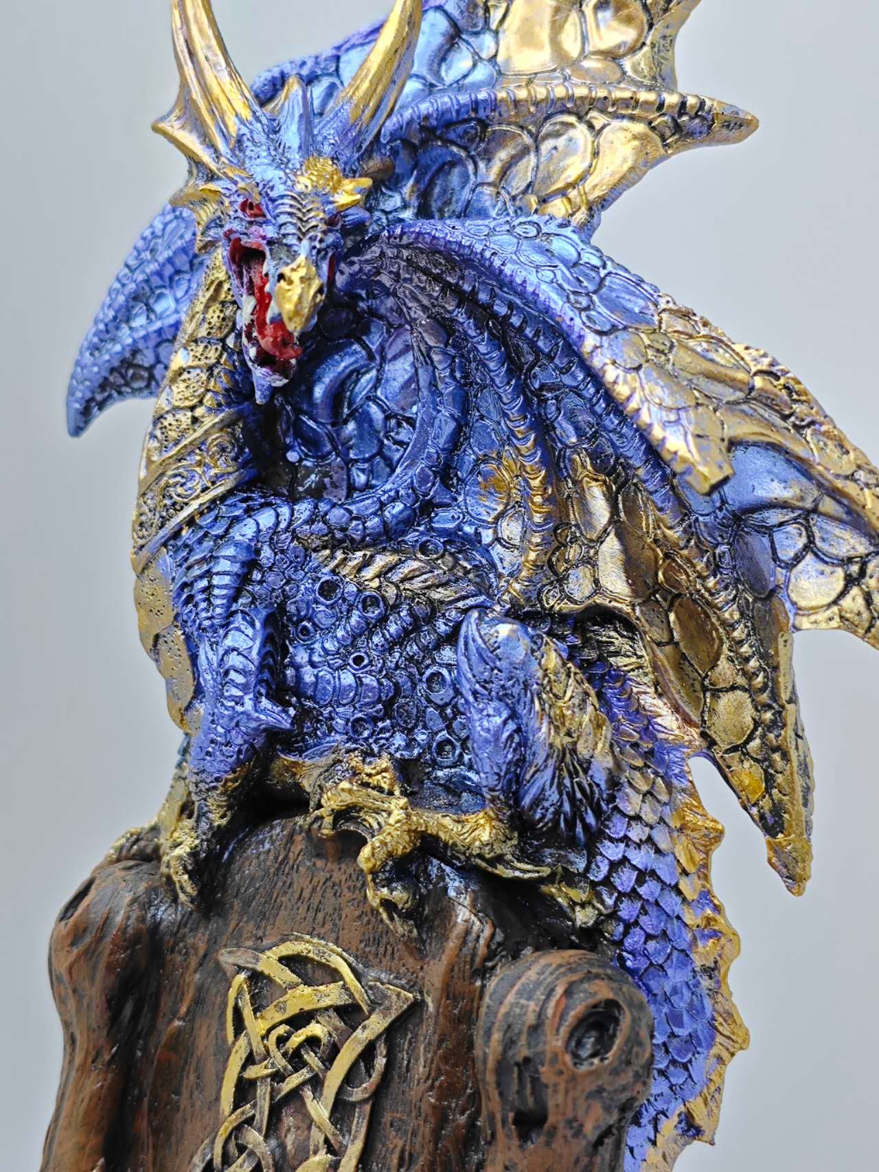LED Blue Dragon on Crystal Throne Figure Statue Home Office Decor indoor
