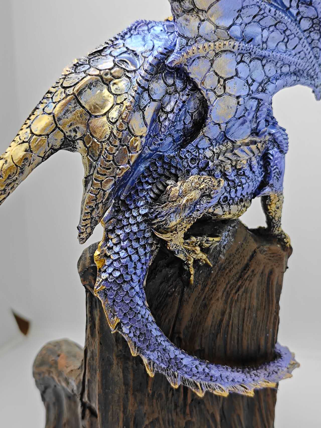 LED Blue Dragon on Crystal Throne Figure Statue Home Office Decor indoor