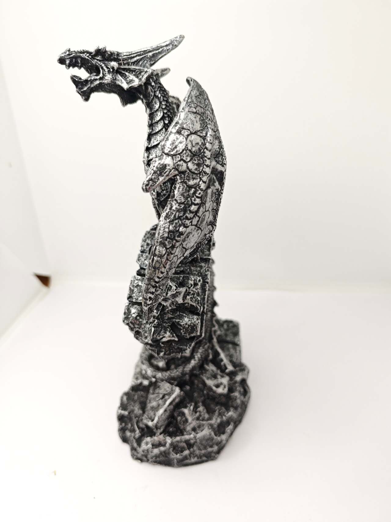 Gothic Stone Dragon Statue Medieval Ruins Fantasy Figurine Indoor Outdoor Decor