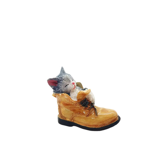Cat Sleeping in the Boot Miniature Fairy Garden Animal Figurine – Resin Animal Decoration for Fairy Gardens