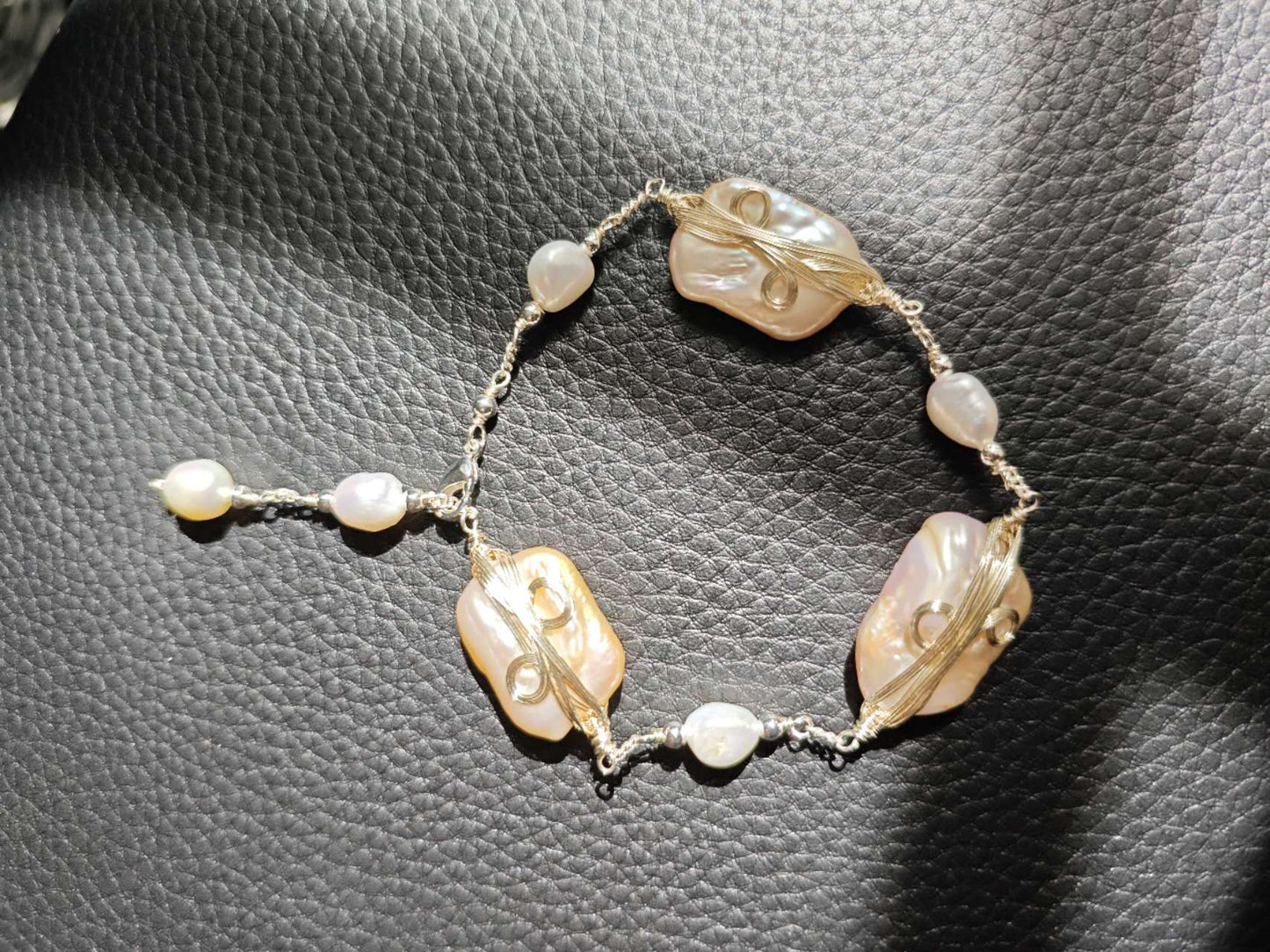 Baroque Pearl Bracelet: A Dream Woven in Gold