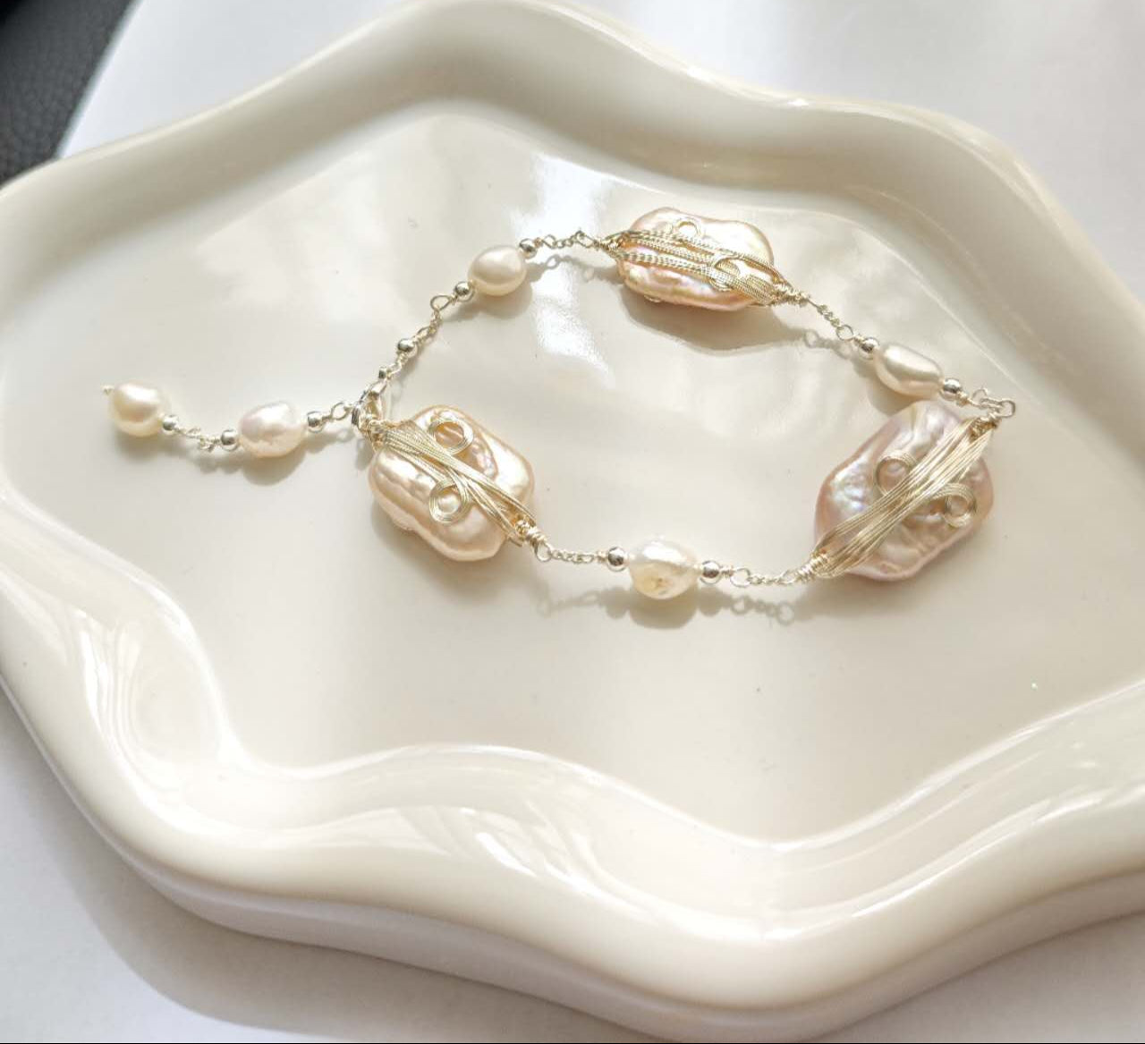 Baroque Pearl Bracelet: A Dream Woven in Gold