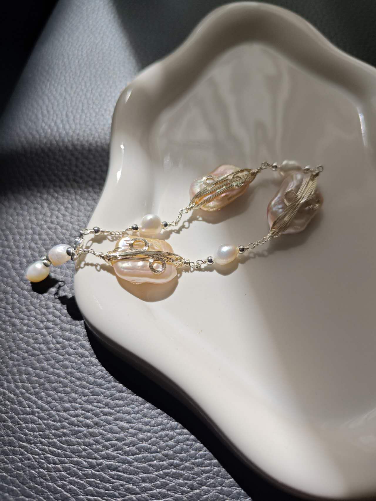 Baroque Pearl Bracelet: A Dream Woven in Gold