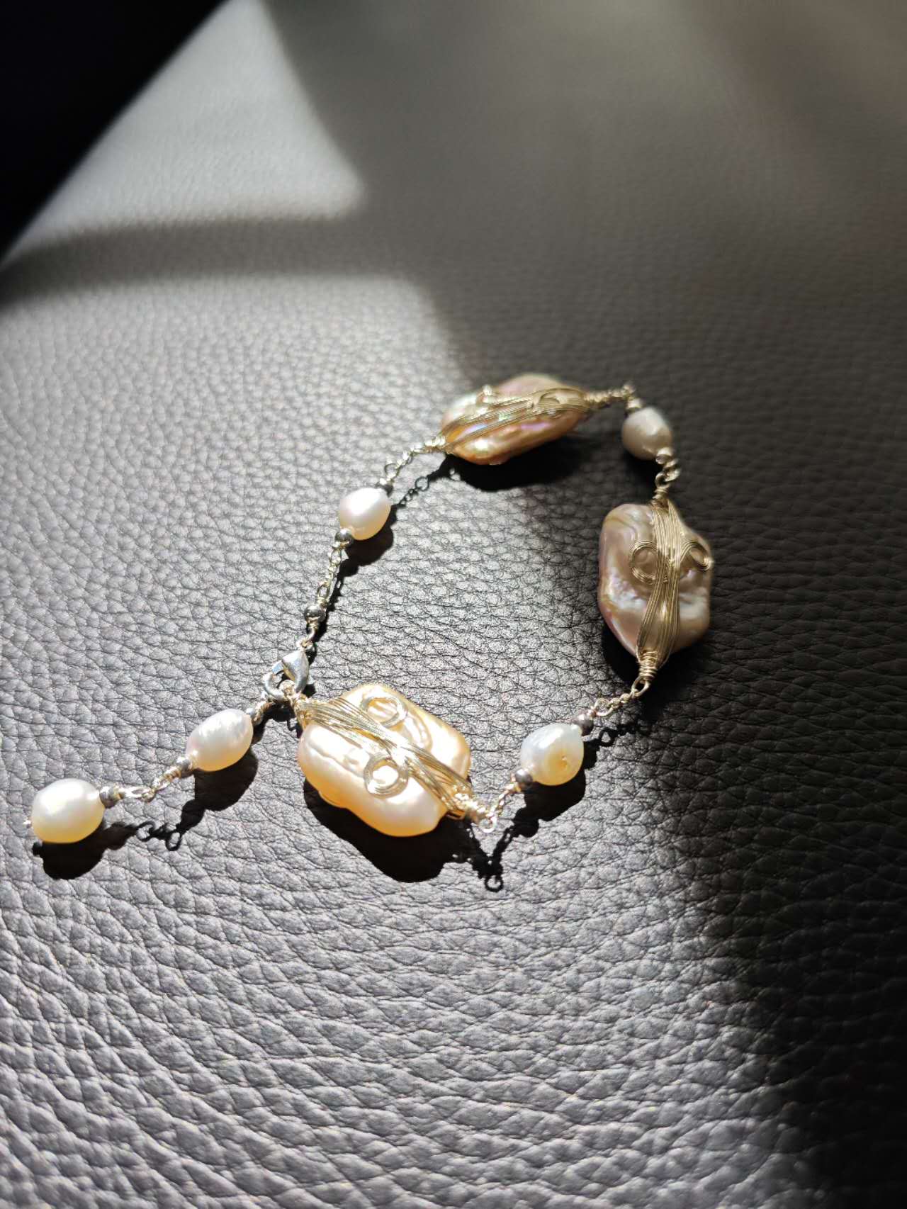 Baroque Pearl Bracelet: A Dream Woven in Gold