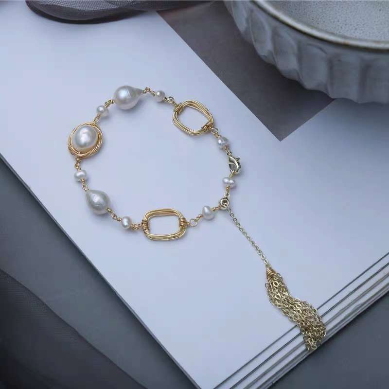 Baroque Pearl Bracelet: A Dance of Gold and Grace