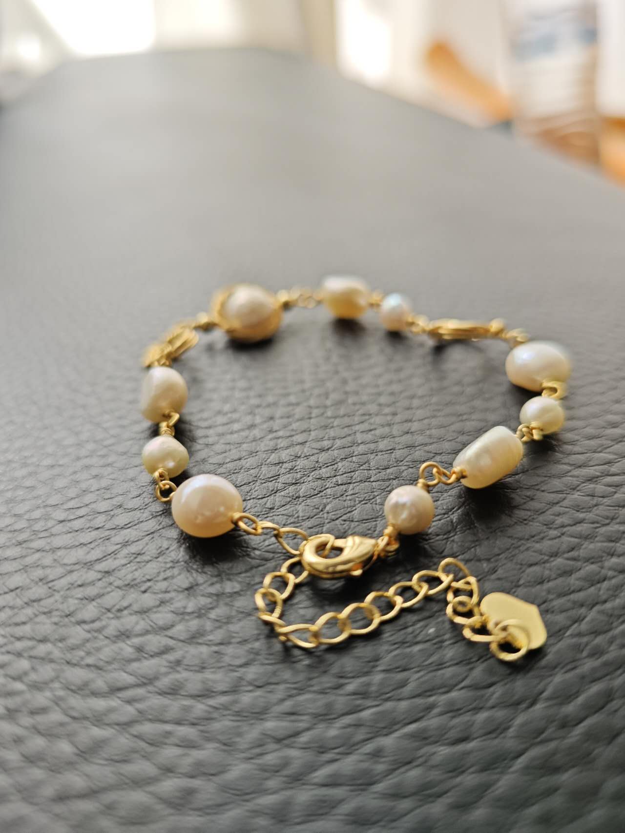 Baroque Pearl Bracelet: Elegance in Simplicity