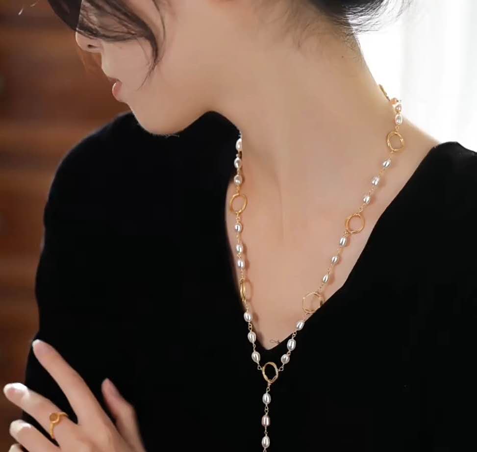 Baroque Pearl Chain: A Statement of Timeless Elegance